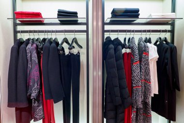 Rome, İtalya - Kasım, 2017 yaklaşık: Ekranda bir ikinci amiral gemisi mağaza Rinascente Roma, Emporio Armani giyim.