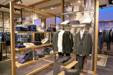 Rome, İtalya - Kasım, 2017 yaklaşık: ekranda bir ikinci amiral gemisi mağaza Rinascente Roma, giyim.