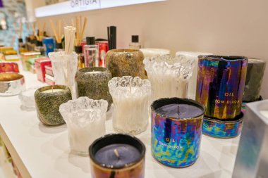 Rome, İtalya - Kasım, 2017 yaklaşık: bir ikinci amiral gemisi mağaza Rinascente Roma Merkezi'nde sergilenen ürünler çeşitli.