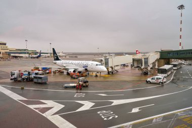 Milan Malpensa, İtalya - Kasım, 2017 yaklaşık: Milan-Malpensa Havalimanı'ndan, Terminal 1 göster.