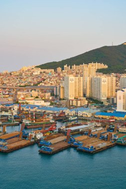 Busan, Güney Kore - Mayıs, 2017 yaklaşık: Busan Lotte Department Store üzerinden bir bakış. Eski Pusan bilinen Busan, Güney Kore'nin ikinci en çok kalabalık şehir Seul sonra olduğunu..