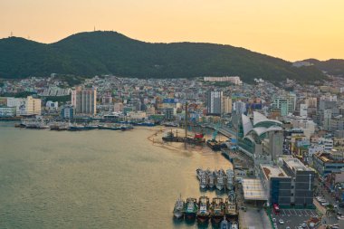 Busan, Güney Kore - Mayıs, 2017 yaklaşık: Busan Lotte Department Store üzerinden bir bakış. Eski Pusan bilinen Busan, Güney Kore'nin ikinci en çok kalabalık şehir Seul sonra olduğunu..