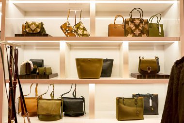 Rome, İtalya - Kasım, 2017 yaklaşık: hata bir ikinci amiral gemisi mağaza Rinascente Roma ekranda.