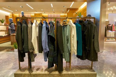 Rome, İtalya - Kasım, 2017 yaklaşık: Ekranda bir ikinci amiral gemisi mağaza Rinascente Roma, Burberry giyim.