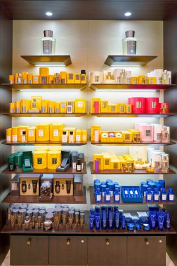 Rome, İtalya - Kasım, 2017 yaklaşık: Acqua di Parma ürünleri ekranda bir ikinci amiral gemisi mağaza, Rinascente Roma oturup.