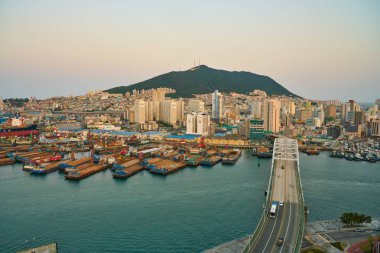 Busan, Güney Kore - Mayıs, 2017 yaklaşık: Busan Lotte Department Store üzerinden bir bakış. Eski Pusan bilinen Busan, Güney Kore'nin ikinci en çok kalabalık şehir Seul sonra olduğunu..