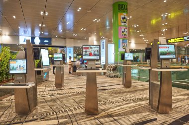 Singapur - Kasım, 2015 yaklaşık: Singapur Changi Havaalanı içinde.