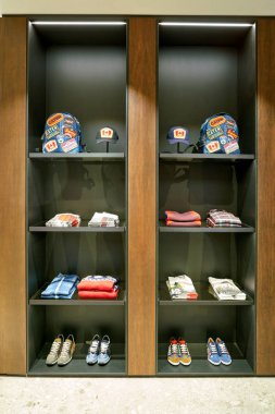 Rome, İtalya - Kasım, 2017 yaklaşık: ekranda bir ikinci amiral gemisi mağaza Rinascente Roma, giyim.