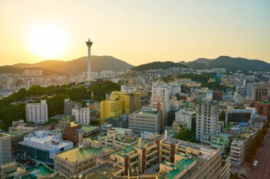 Busan, Güney Kore - Mayıs, 2017 yaklaşık: Busan Lotte Department Store üzerinden bir bakış. Eski Pusan bilinen Busan, Güney Kore'nin ikinci en çok kalabalık şehir Seul sonra olduğunu..