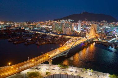 Busan, Güney Kore - Mayıs, 2017 yaklaşık: Busan Lotte Department Store üzerinden bir bakış. Eski Pusan bilinen Busan, Güney Kore'nin ikinci en çok kalabalık şehir Seul sonra olduğunu..