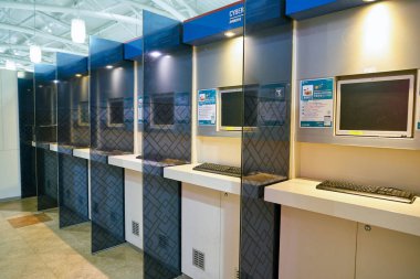 Busan, Güney Kore - Mayıs, 2017 yaklaşık: cyber köşe Gimhae Uluslararası Havalimanı.