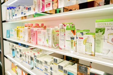 Roma, İtalya - Kasım, 2017 yaklaşık: Collistar güzellik ürünleri ekranda bir ikinci amiral gemisi mağaza, Rinascente Roma, oturmak.