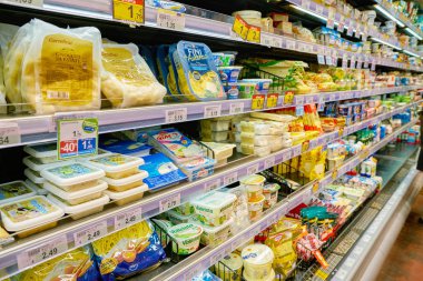 Roma, İtalya - Kasım 2017 yaklaşık: Carrefour Express içinde Roma'da mağaza. Sahibi ve Fransız perakendeci Carrefour tarafından işletilen Market Zinciri Carrefour Express olsun.