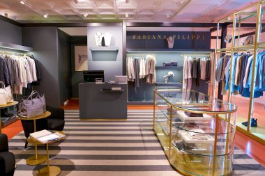 Rome, İtalya - Kasım, 2017 yaklaşık: Ekranda bir ikinci amiral gemisi mağaza Rinascente Roma, Fabiana Filippi giyim.