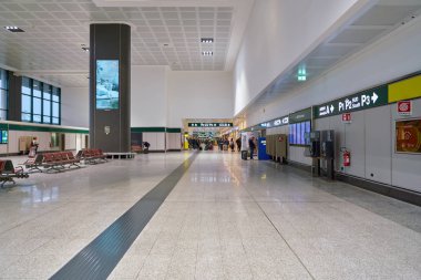Milan Malpensa, İtalya - Kasım, 2017 yaklaşık: iç Milan-Malpensa Airport, Terminal 1.