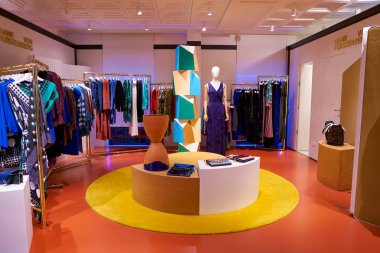 Rome, İtalya - Kasım, 2017 yaklaşık: Ekranda bir ikinci amiral gemisi mağaza Rinascente Roma, Diane Von Furstenberg giyim.