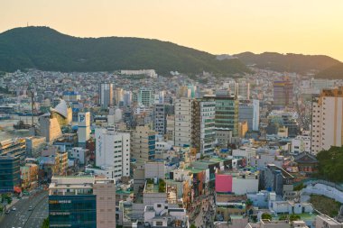 Busan, Güney Kore - Mayıs, 2017 yaklaşık: Busan Lotte Department Store üzerinden bir bakış. Eski Pusan bilinen Busan, Güney Kore'nin ikinci en çok kalabalık şehir Seul sonra olduğunu..