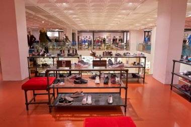 Rome, İtalya - Kasım, 2017 yaklaşık: içinde ikinci bir amiral gemisi mağaza Rinascente Roma.