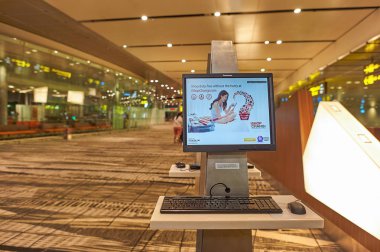 Singapur - Kasım, 2015 yaklaşık: Singapur Changi Havaalanı içinde.