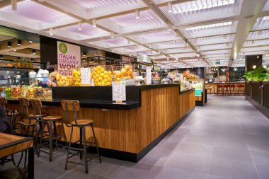 Rome, İtalya - Kasım, 2017 yaklaşık: içinde ikinci bir amiral gemisi mağaza Rinascente Roma.