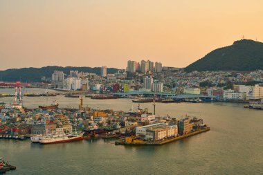 Busan, Güney Kore - Mayıs, 2017 yaklaşık: Busan Lotte Department Store üzerinden bir bakış. Eski Pusan bilinen Busan, Güney Kore'nin ikinci en çok kalabalık şehir Seul sonra olduğunu..