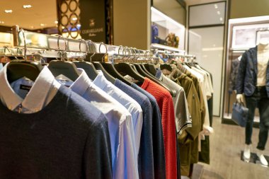 Rome, İtalya - Kasım, 2017 yaklaşık: ekranda bir ikinci amiral gemisi mağaza Rinascente Roma, giyim.