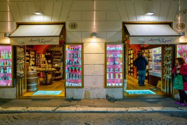 Rome, İtalya - Kasım 2017 yaklaşık: dış Roma'da bir mağaza.