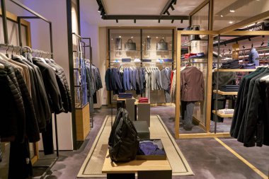 Rome, İtalya - Kasım, 2017 yaklaşık: ekranda bir ikinci amiral gemisi mağaza Rinascente Roma, giyim.