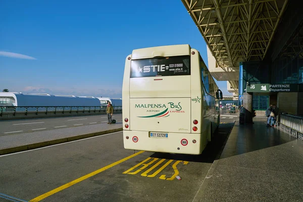 Milan Malpensa Itália Circa Novembro 2017 Autocarro Aeroporto Express Aeroporto — Fotografia de Stock