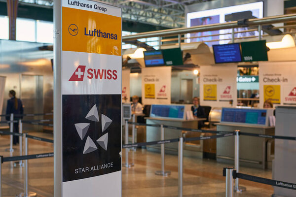 МИХАЛПЕНСА, ИТАЛИЯ - CIRCA Novembre, 2017: зона регистрации в аэропорту Милан-Мальпенса, Терминал 1
. 