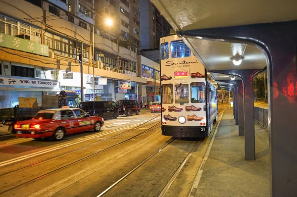 Hong Kong Dicembre 2015 Tram Due Piani Notte Tram Mezzo — Foto Stock