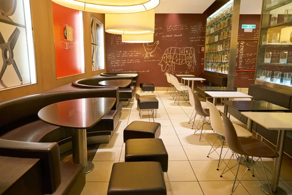 ローマ イタリア 2017 ローマのマクドナルドのレストランの内部 — ストック写真