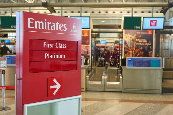 Milan Malpensa Itálie Cca Listopadu 2017 Emirates Airlines Odbavovací Hale — Stock fotografie