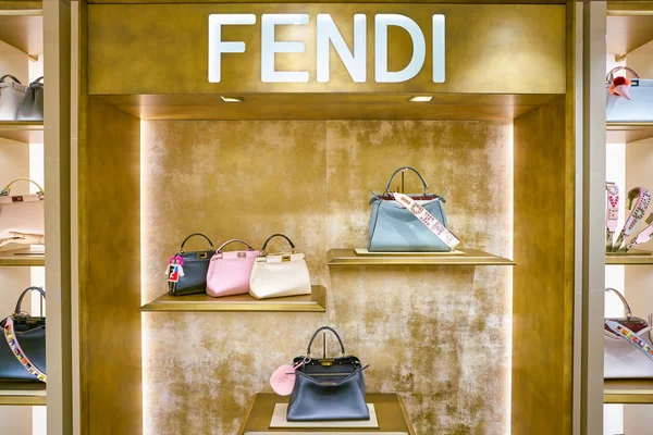 Milan Talya Kasım 2017 Yaklaşık Fendi Çanta Rinascente Ekranda Rinascente — Stok fotoğraf