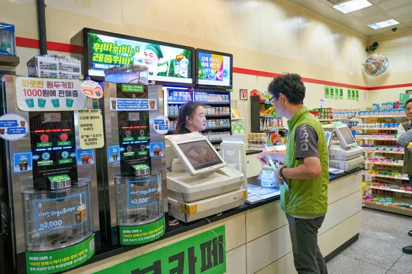 2017 セブン イレブン内格納金海国際空港 — ストック写真