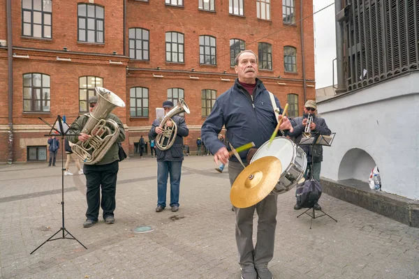 Saint Petersburg Rusia Circa Septiembre 2017 Banda Callejera Toca Música — Foto de Stock