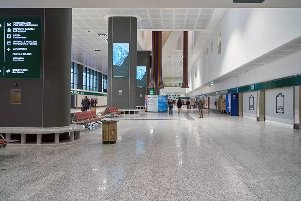 ミラノ マルペンサ国際空港 イタリア 2017 内側ミラノ マルペンサ国際空港 旅客ターミナル — ストック写真