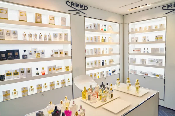 Mediolan Włochy Około Listopada 2017 Perfumy Wystawie Rinascente Rinascente Zbiór — Zdjęcie stockowe