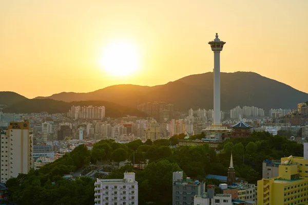 韩国釜山 2017年5月 乐天百货对釜山的看法 原名釜山 是韩国仅次于首尔的第二人口最多的城市 — 图库照片