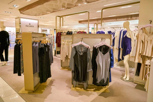 意大利米兰 2017年11月 Rinascente 展出各种内衣 Rinascente 是一家高端商店的集合 — 图库照片