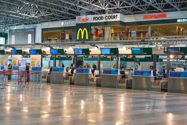 Milan Malpensa Italia Circa Noviembre 2017 Zona Check Aeropuerto Milán —  Fotos de Stock