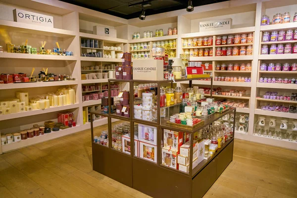 意大利米兰 2017年11月 洋基蜡烛产品在米兰的 Rinascente 购物中心展出 Rinascente 是一家高端商店的集合 — 图库照片