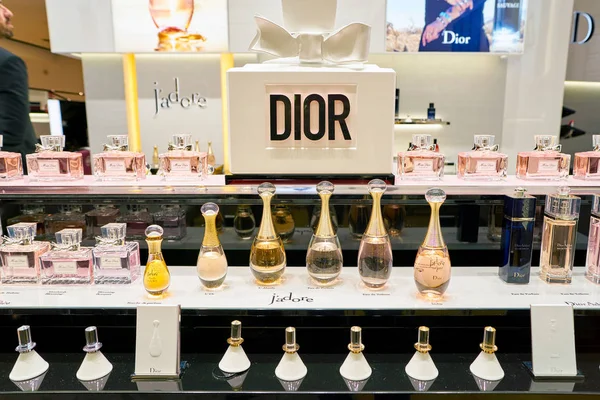 Rom Italien November 2017 Flaschen Mit Dior Duft Stehen Einem — Stockfoto