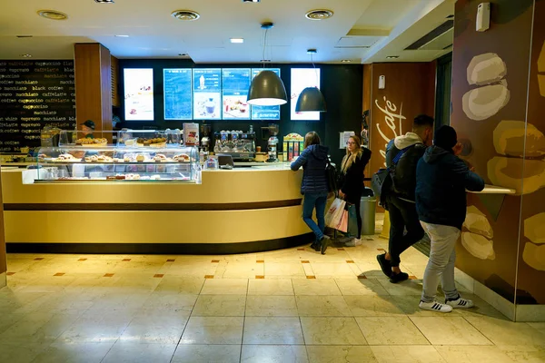 Milan Italy Circa November 2017 Customers Waits Counter Mccafe Section — стоковое фото