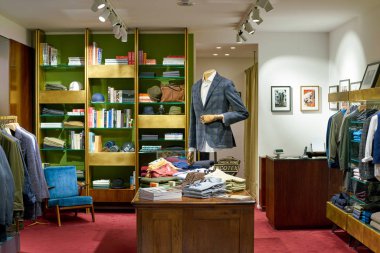 Rome, İtalya - Kasım, 2017 yaklaşık: ekranda bir ikinci amiral gemisi mağaza Rinascente Roma, giyim.