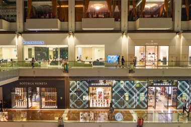 Singapur - 07 Kasım 2015: Marina Bay Sands, içinde Shoppes.