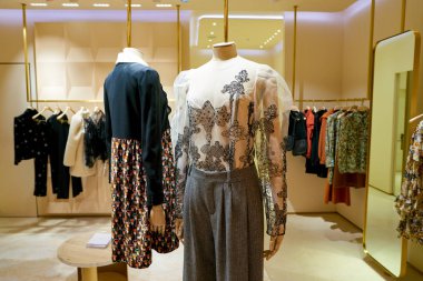 Rome, İtalya - Kasım, 2017 yaklaşık: Ekranda bir ikinci amiral gemisi mağaza Rinascente Roma, Chloe giyim.