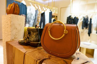 Roma, İtalya - Kasım, 2017 yaklaşık: Ekranda bir ikinci amiral gemisi mağaza Rinascente Roma, Chloe çanta.