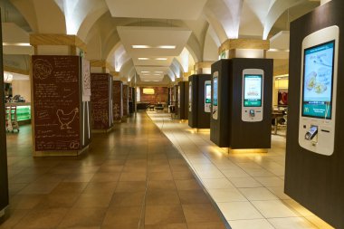 Rome, İtalya - Kasım, 2017 yaklaşık: Mcdonald's Restoran Roma içinde.    