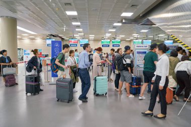 Busan, Güney Kore - Mayıs, 2017 yaklaşık: insanlara iade alan Gimhae Havalimanı, dış hatlar terminali.